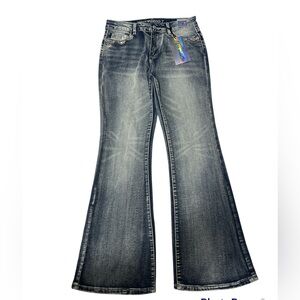 New! Urban weekend 7 bootcut embroidered jeans.